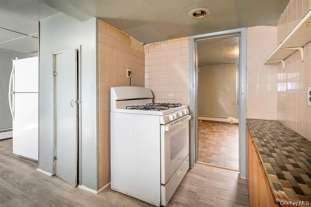 4 bed, 863 sqft, $3,000 — Photo 2