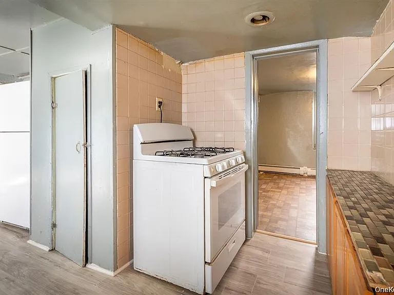 30 Martin Pl #1 — Photo 2