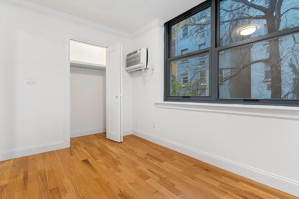 210 East 22nd Street — Photo 4