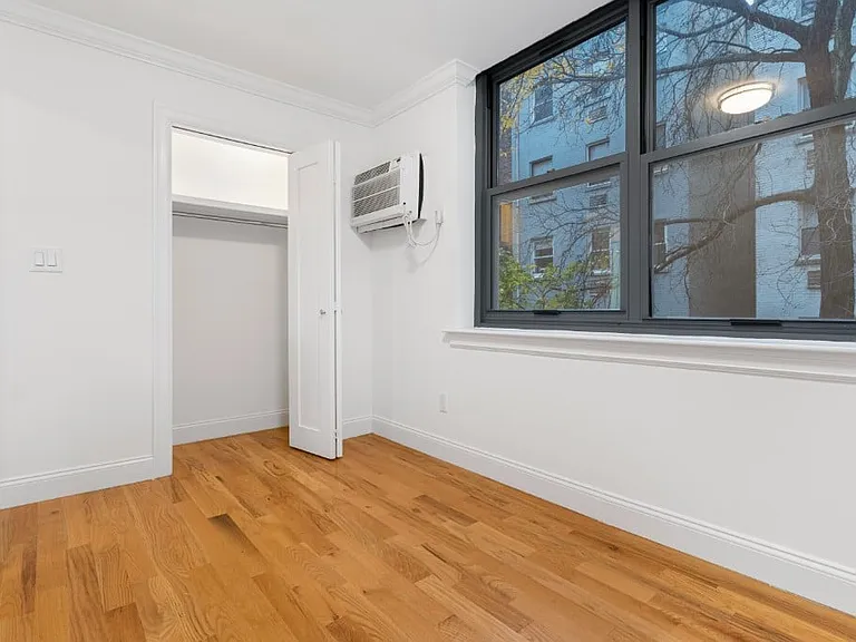 210 E 22nd St #1A — Photo 5