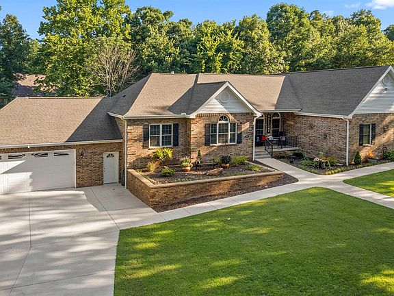 2nd image of 203 Lakeview Dr