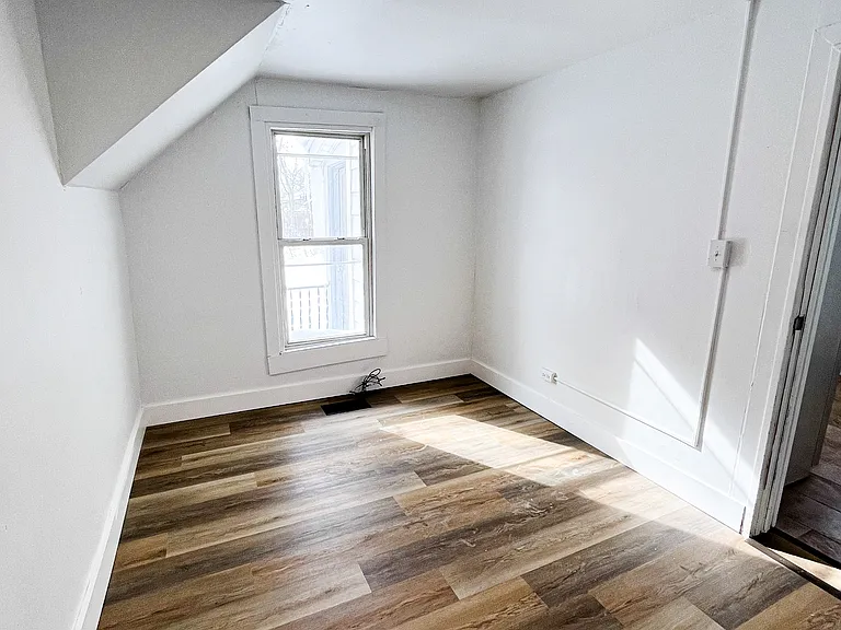 1019 Superior St — Photo 15