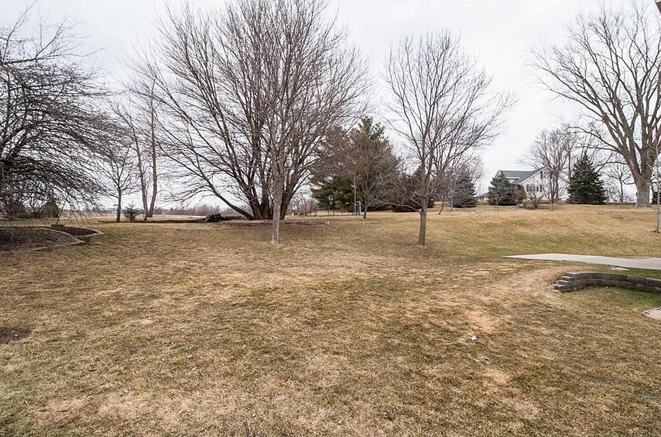 2nd image of 7719 Hampshire Ct NE