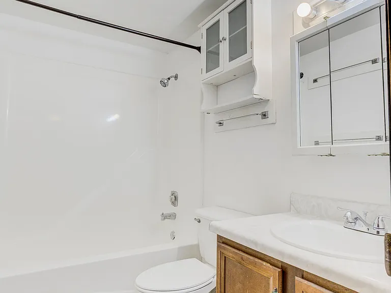 406 W Southampton Dr #A — Photo 10