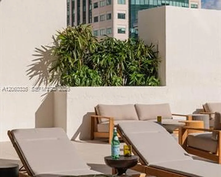 225 N Miami Ave #CU-1810 — Photo 16