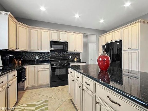3rd image of 8534 Ivy Hill Dr