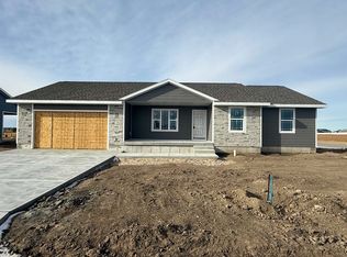 101 Revere Cir, Lexington, NE 68850