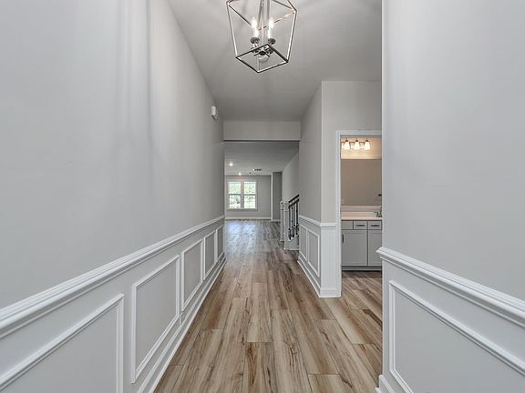 5th image of 212 Field Dr
