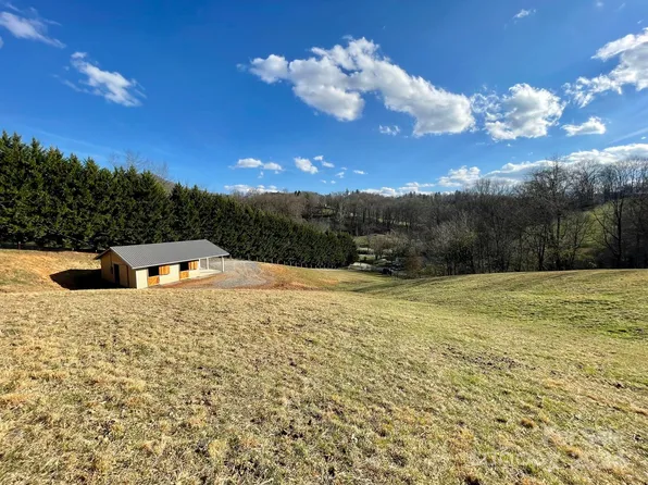 50 Glance Cove Rd, Clyde, NC 28721