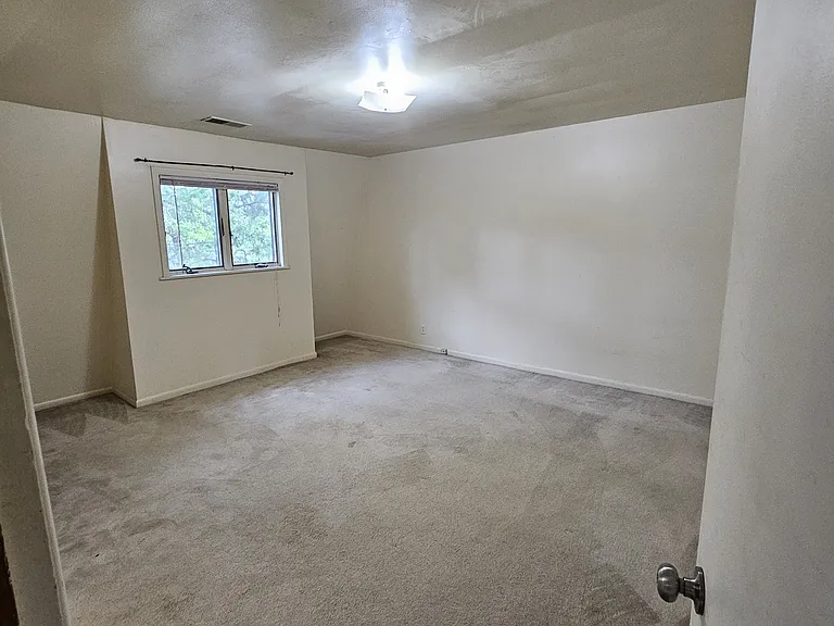 Terrace Heights Apartments — Photo 25