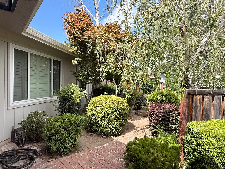 809 Laver Ct — Photo 2