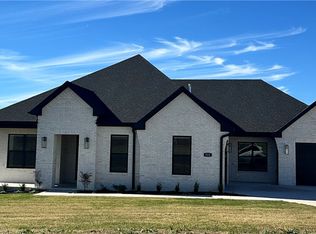 922 Noah St, Fayetteville, AR 72703
