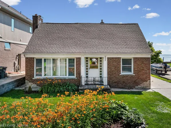 38536 Lakeshore Dr, Harrison Township, MI 48045