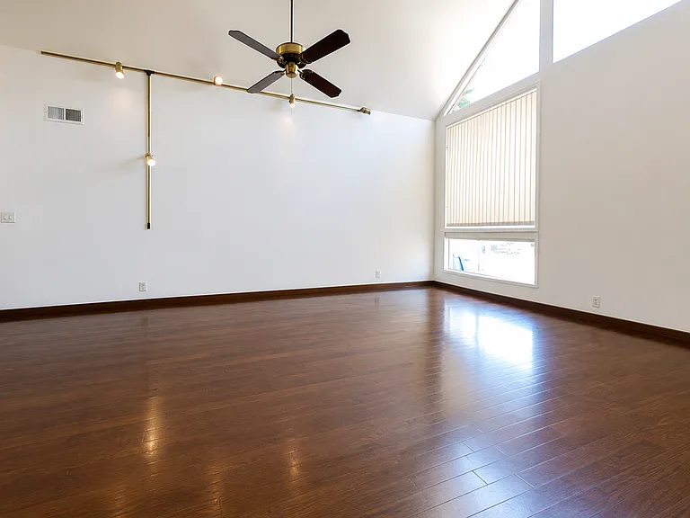 1719 Silver Glen Ct — Photo 10