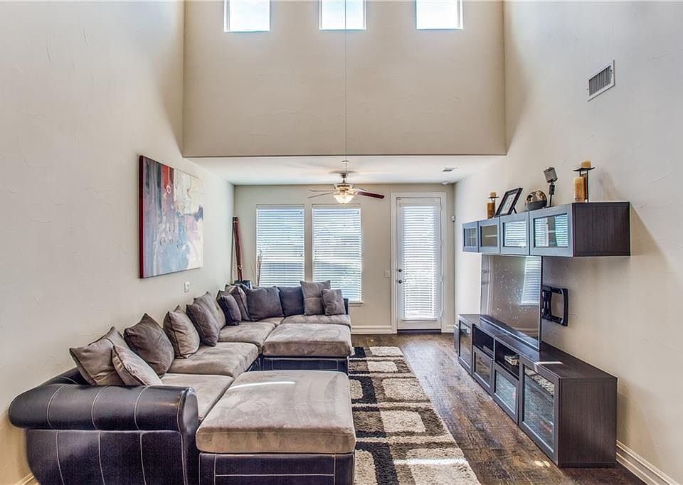 1st image of 3117 Aurora Dr