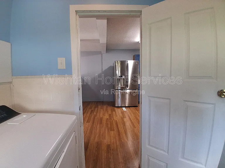 701 N E St — Photo 22