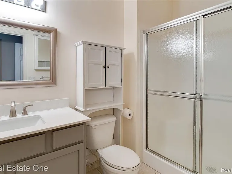 536 Graten St — Photo 14
