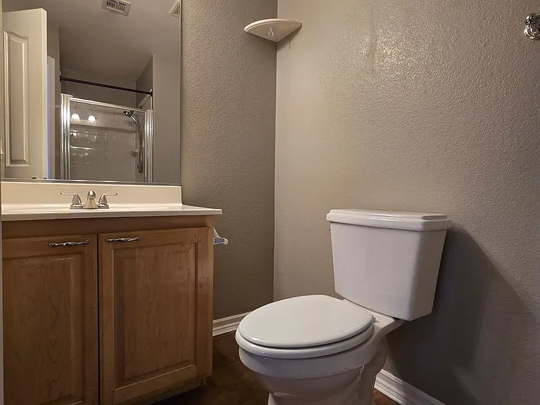 8244 W Gilmore Ave — Photo 20