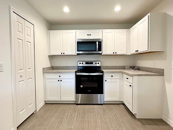 3rd image of 20223 Blaine Ave