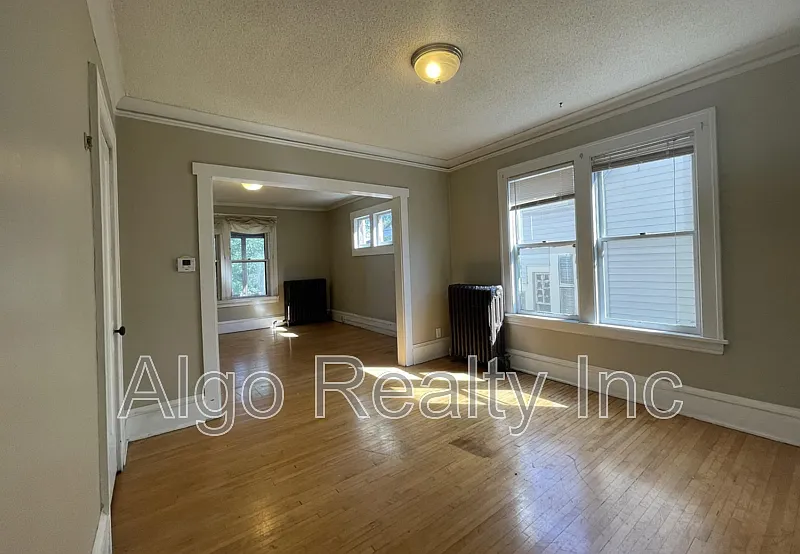 2 bed, 1.0 bath, 900 sqft, $1,495 — Photo 3