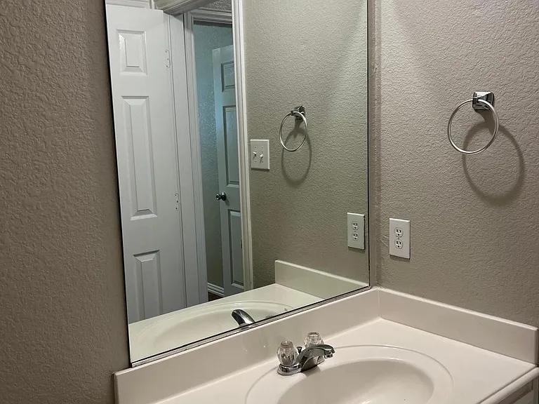 2413 Bridgeport Dr — Photo 13
