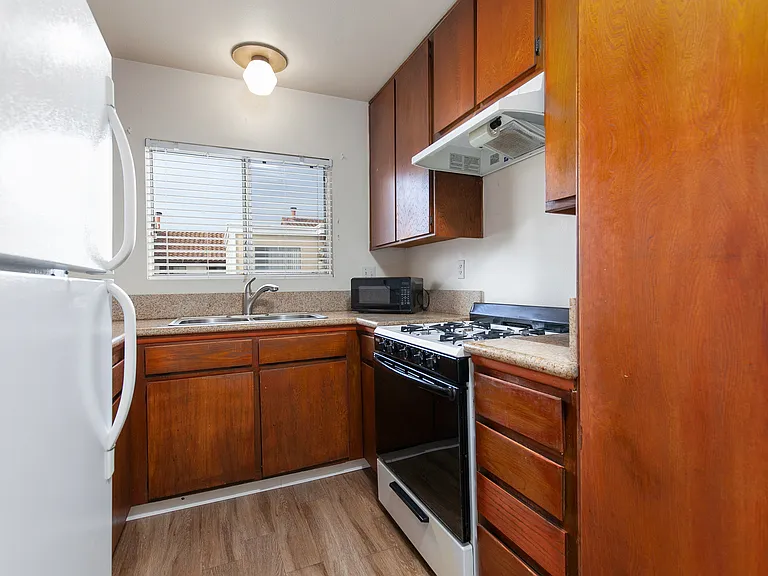 1636 Thomas Ave #5 — Photo 9