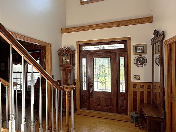 3rd image of 285 Cook Rd