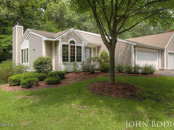 2nd image of 4315 Valley Hollow Dr NE