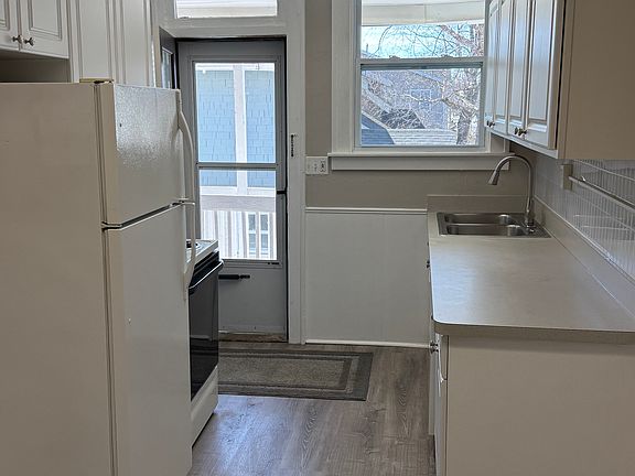 5th image of 421 1/2 W 4th St