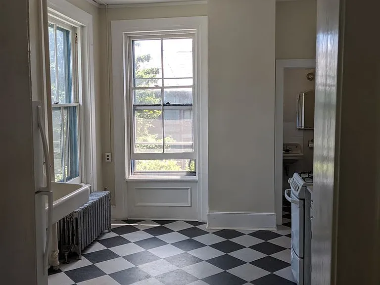 125 W Green St — Photo 16