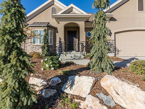 3rd image of 2159 N Banbury Ct