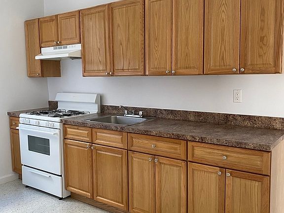 4th image of 100 E 18th St APT 4E