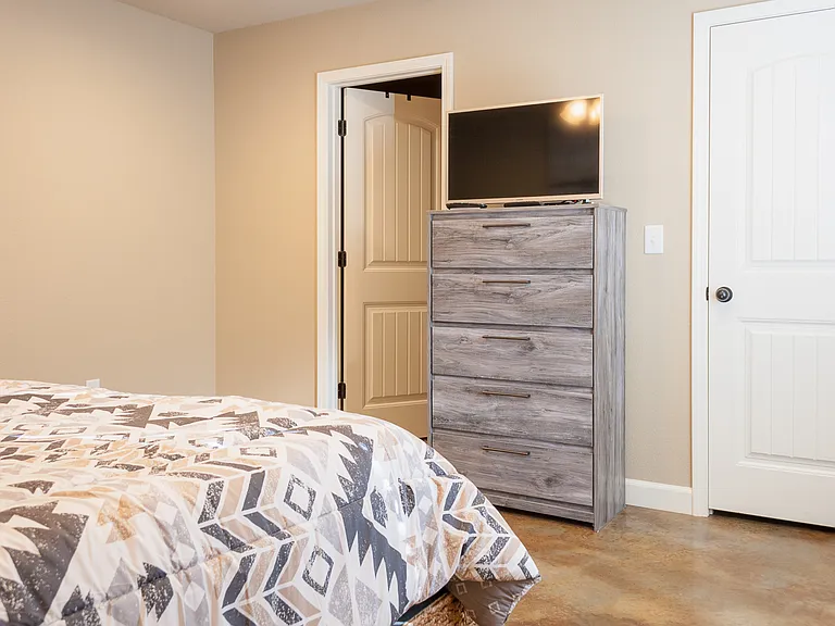Primary Bedroom (En-Suite Full Bathroom & Walk-In Closet)