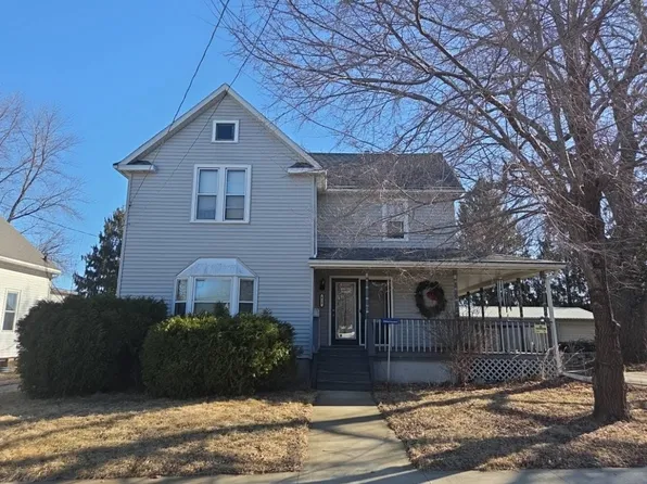 819 S 14th Ave, Freeport, IL 61032