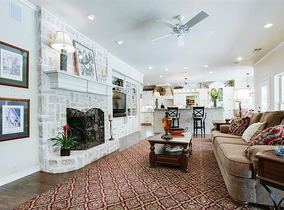 5th image of 5532 Royal Crest Dr