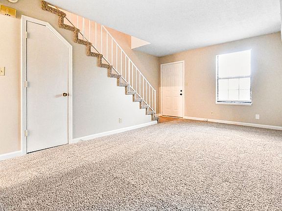 2nd image of 1533 E Knollwood Cir APT 2