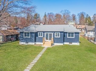 19 Bearfort Rd, West Milford, NJ 07480