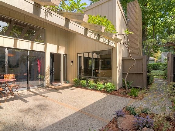 3rd image of 1461 University Ave