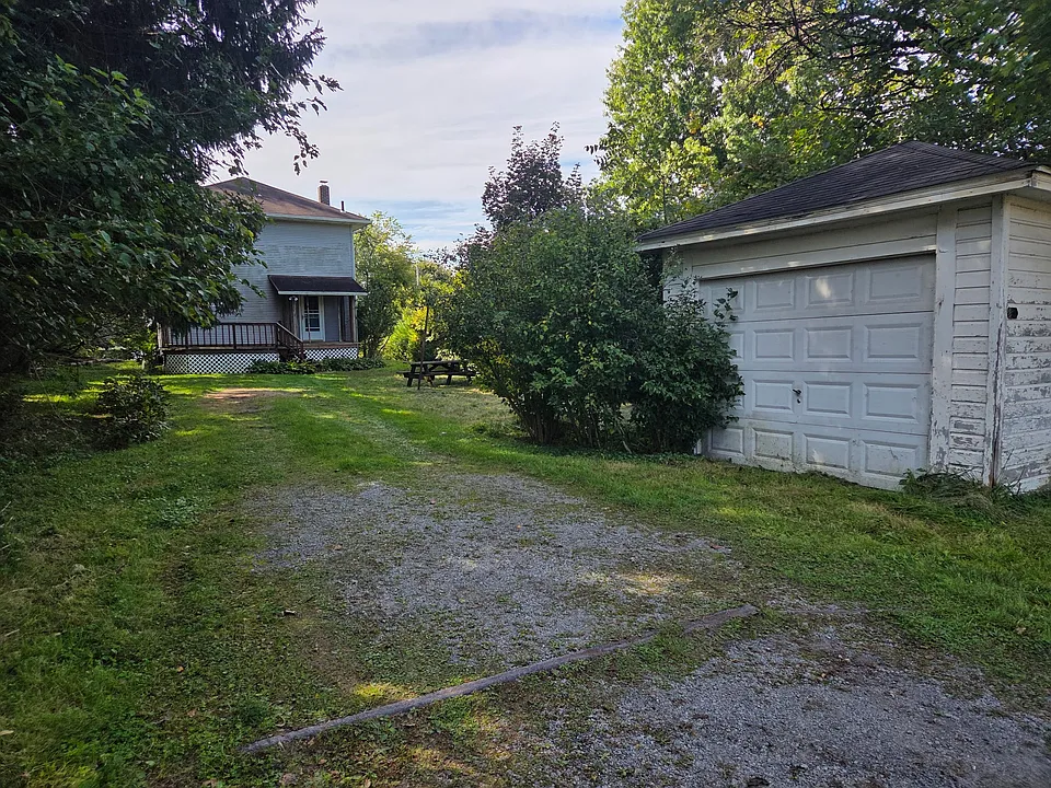 108 W Lincoln Ave