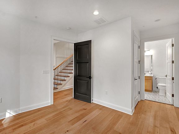 5th image of 509 Libbie Ave #F