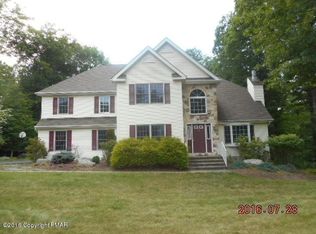 322 Autumn Ln, Stroudsburg, PA 18360