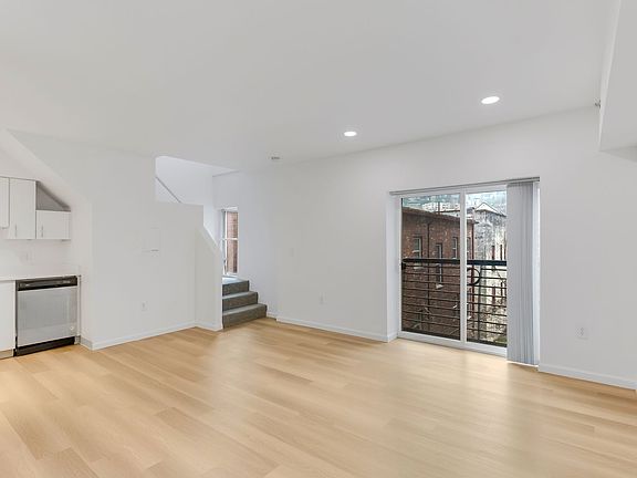 5th image of 2250 NW Kearney St #418