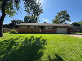 945 N Crestline Ave, Wichita, KS 67212