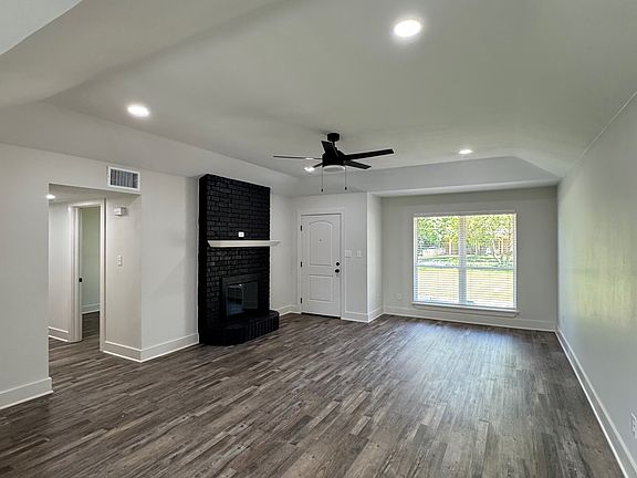 5th image of 302 Woodhaven Dr
