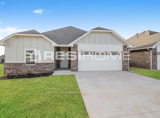 1060A Elowyn St, Edmond, OK 73034