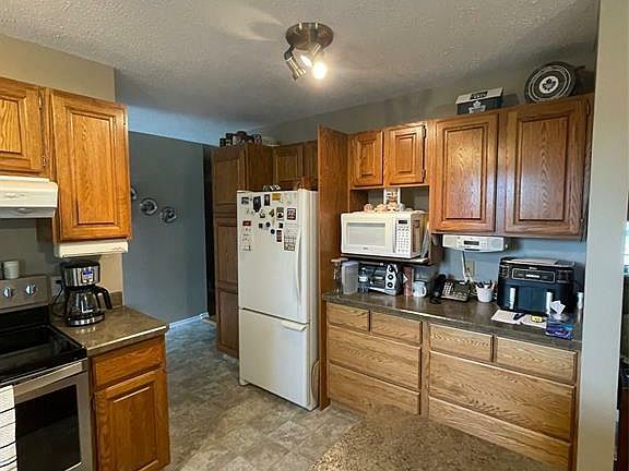 4th image of 2312 Canary St