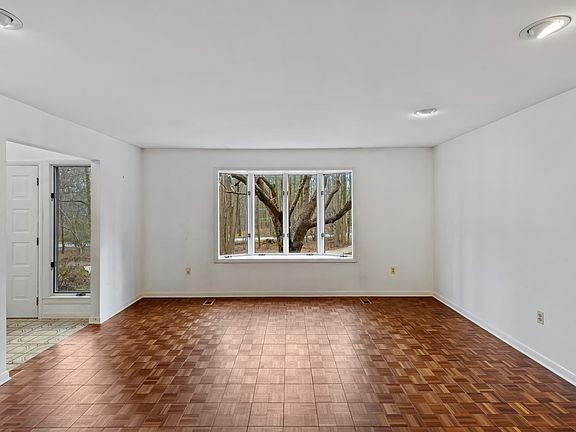 3rd image of 11704 Woodland Dr