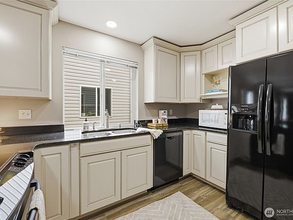 4th image of 1101 37th Street SE #401