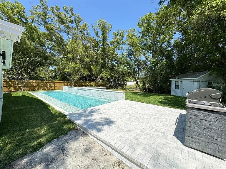 101 S Corona Ave — Photo 9