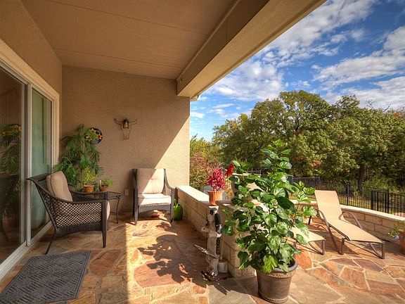 4th image of 300 Capote Peak Dr